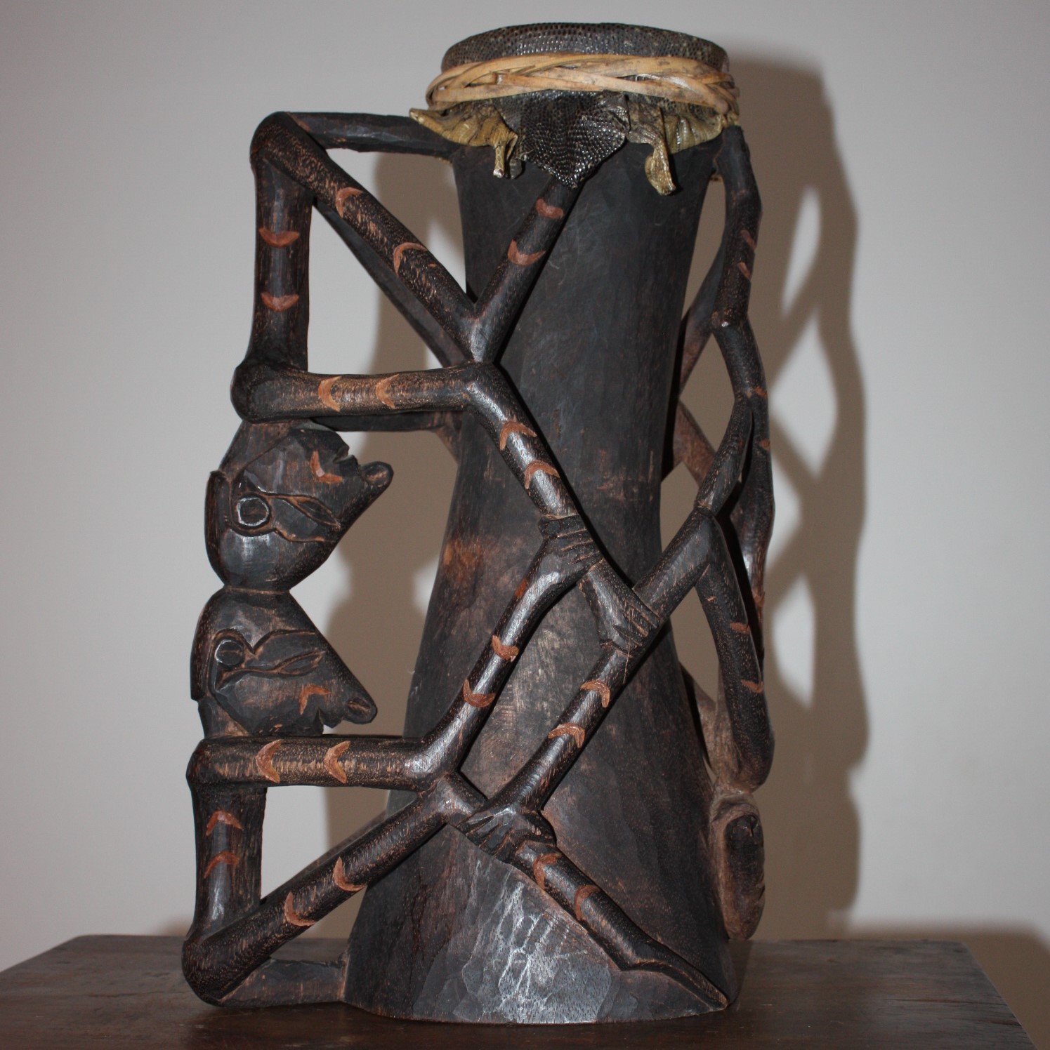 アスマット族木彫ドラム asmat wooden drum